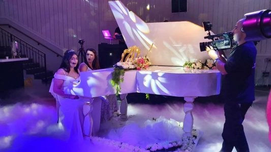 פסנתר כנף מראה לבן לבת מצווה